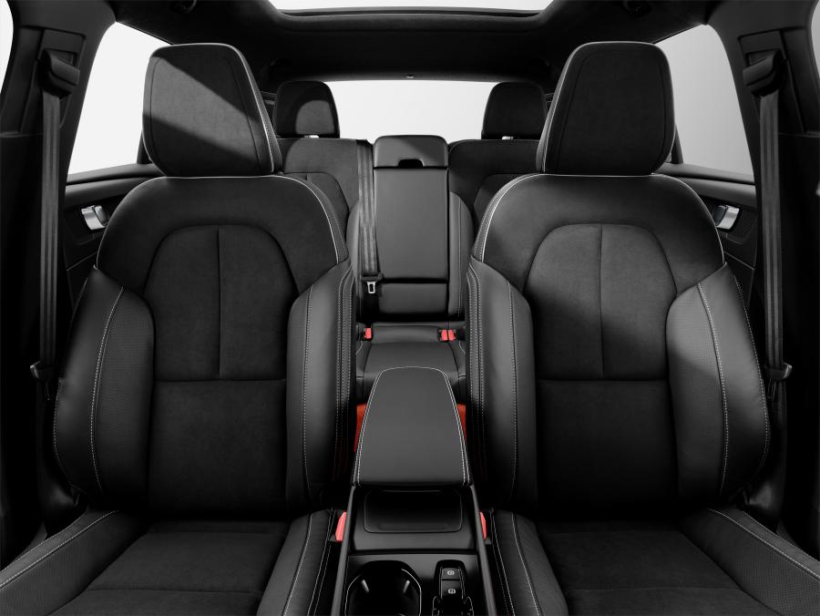 Интерьер Volvo XC40 T5 2017 года  (WW) (фото 17 из 33)